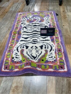 Cynthia Rowley colorful tiger print bath rug - non slip backing 21”x32” - NEW 🐅